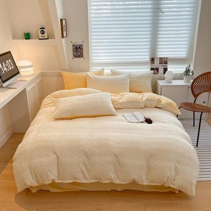 91家纺网 家纺一手货源 找家纺 丝羽坊 2023新款高克重3D立体雕花提花牛奶绒四件套单被套 格调-奶昔白