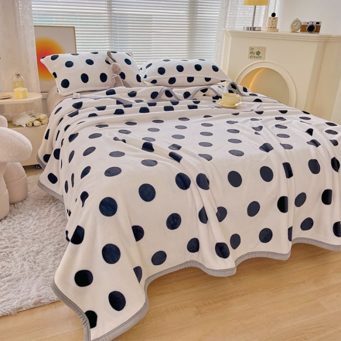 91家纺网 家纺一手货源 找家纺 雅萱 2024新款牛奶绒盖毯子毛毯午睡毯保暖加厚 白波点