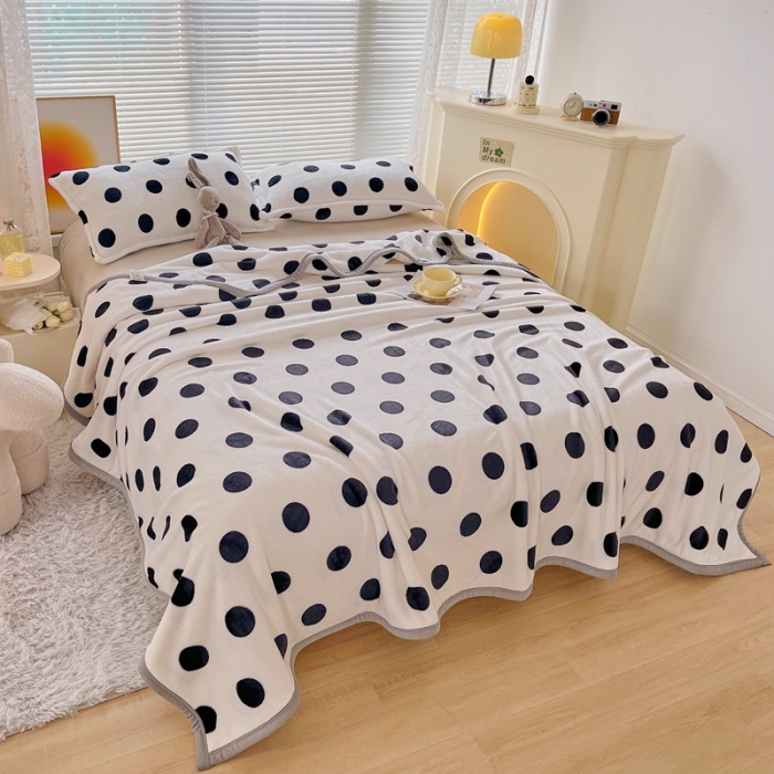 91家纺网 家纺一手货源 找家纺 雅萱 2024新款牛奶绒盖毯子毛毯午睡毯保暖加厚 白波点