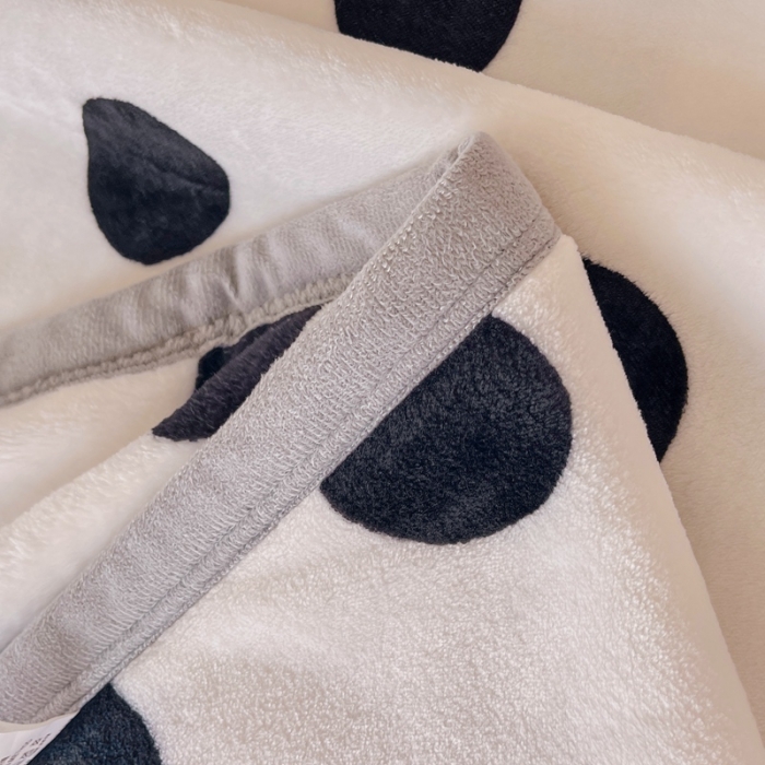 91家纺网 家纺一手货源 找家纺 雅萱 2024新款牛奶绒盖毯子毛毯午睡毯保暖加厚 白波点