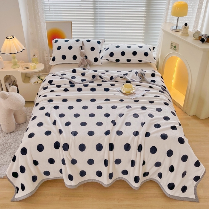 91家纺网 家纺一手货源 找家纺 雅萱 2024新款牛奶绒盖毯子毛毯午睡毯保暖加厚 白波点