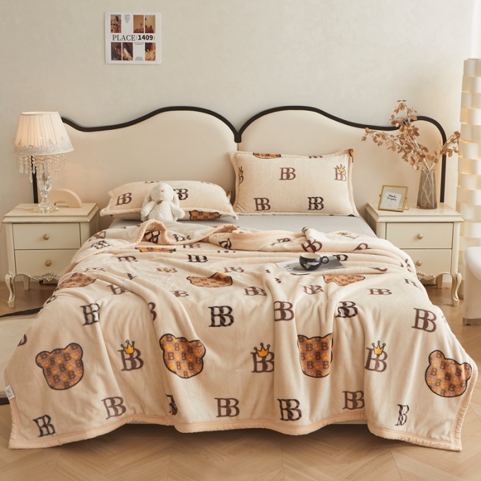 91家纺网 家纺一手货源 找家纺 雅萱 2024新款牛奶绒盖毯子毛毯午睡毯保暖加厚 宝莉熊