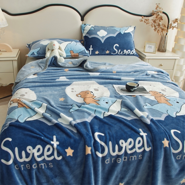 91家纺网 家纺一手货源 找家纺 雅萱 2024新款牛奶绒盖毯子毛毯午睡毯保暖加厚 海豚和熊