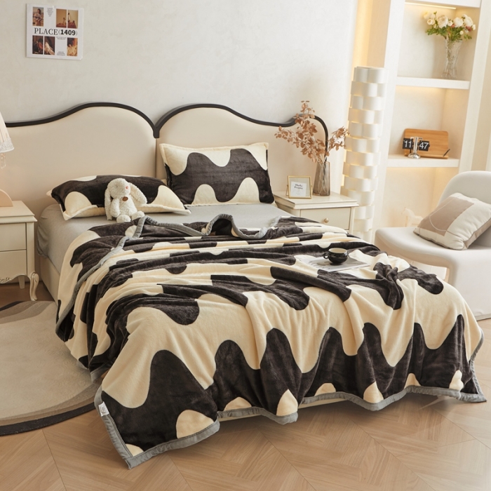 91家纺网 家纺一手货源 找家纺 雅萱 2024新款牛奶绒盖毯子毛毯午睡毯保暖加厚 黑白波波