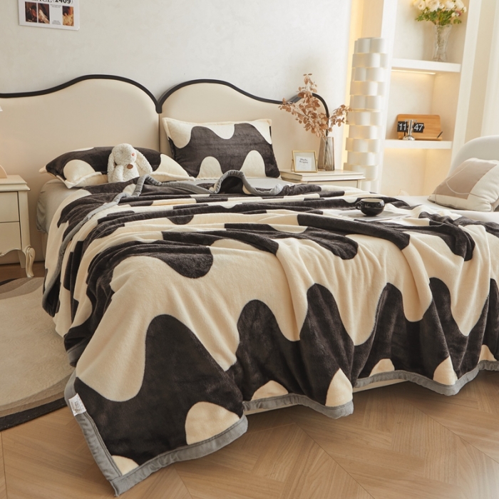 91家纺网 家纺一手货源 找家纺 雅萱 2024新款牛奶绒盖毯子毛毯午睡毯保暖加厚 黑白波波