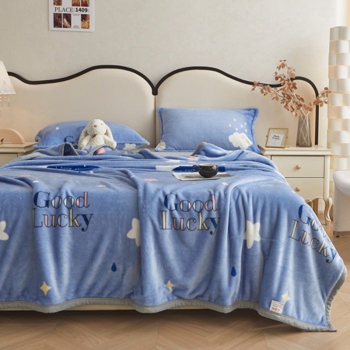 91家纺网 家纺一手货源 找家纺 雅萱 2024新款牛奶绒盖毯子毛毯午睡毯保暖加厚 晚安云朵