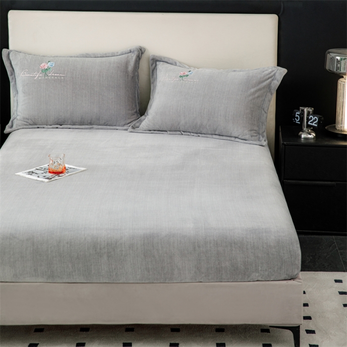 91家纺网 家纺一手货源 找家纺 （总）新款230克高克重肌理纹绣花牛奶绒单床笠