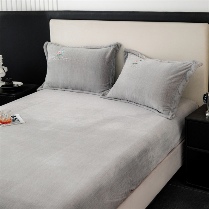 91家纺网 家纺一手货源 找家纺 （总）新款230克高克重肌理纹绣花牛奶绒单床笠