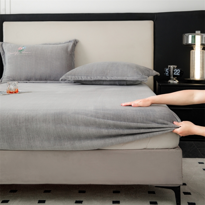 91家纺网 家纺一手货源 找家纺 （总）新款230克高克重肌理纹绣花牛奶绒单床笠