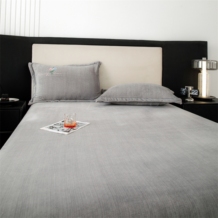 91家纺网 家纺一手货源 找家纺 （总）新款230克高克重肌理纹绣花牛奶绒单床笠