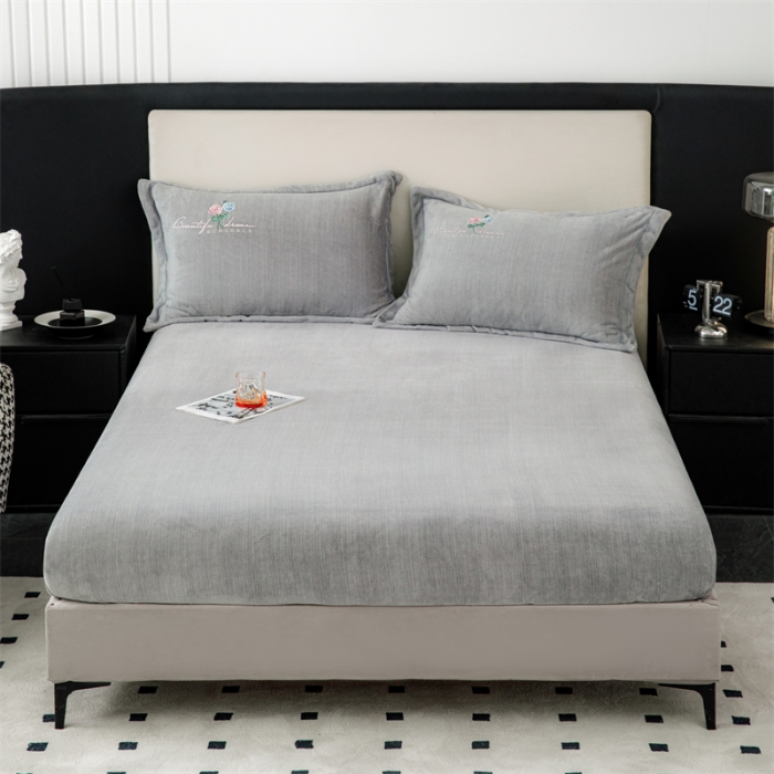 91家纺网 家纺一手货源 找家纺 （总）新款230克高克重肌理纹绣花牛奶绒单床笠