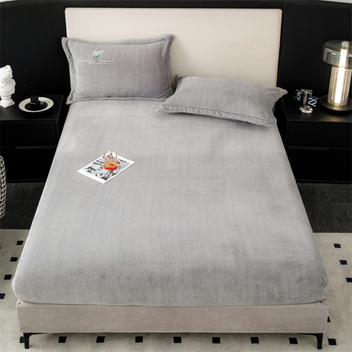 91家纺网 家纺一手货源 找家纺 （总）新款230克高克重肌理纹绣花牛奶绒单床笠