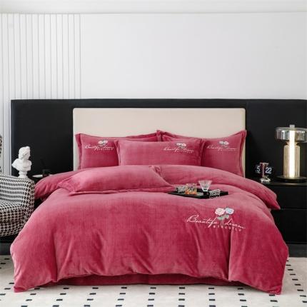 91家纺网 家纺一手货源 找家纺 新款230克肌理纹绣花牛奶绒四件套可定做 肌理纹绣花-酒红