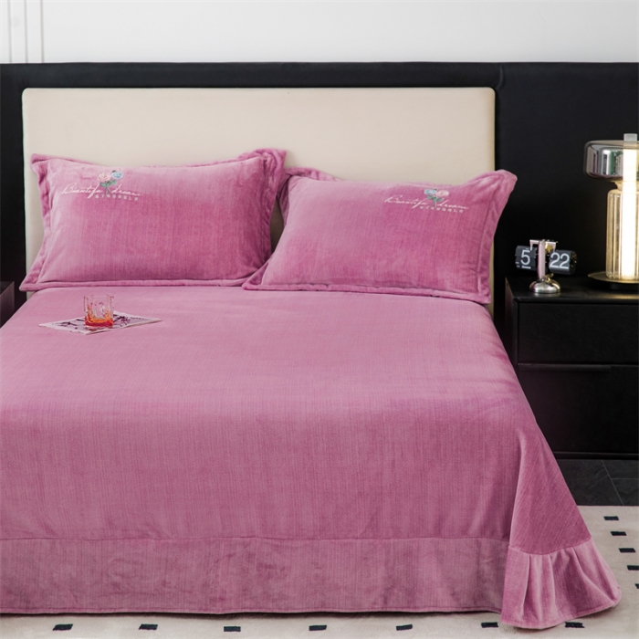 91家纺网 家纺一手货源 找家纺 新款230克纯色加厚肌理纹牛奶绒单床单肌理纹绣花-紫色