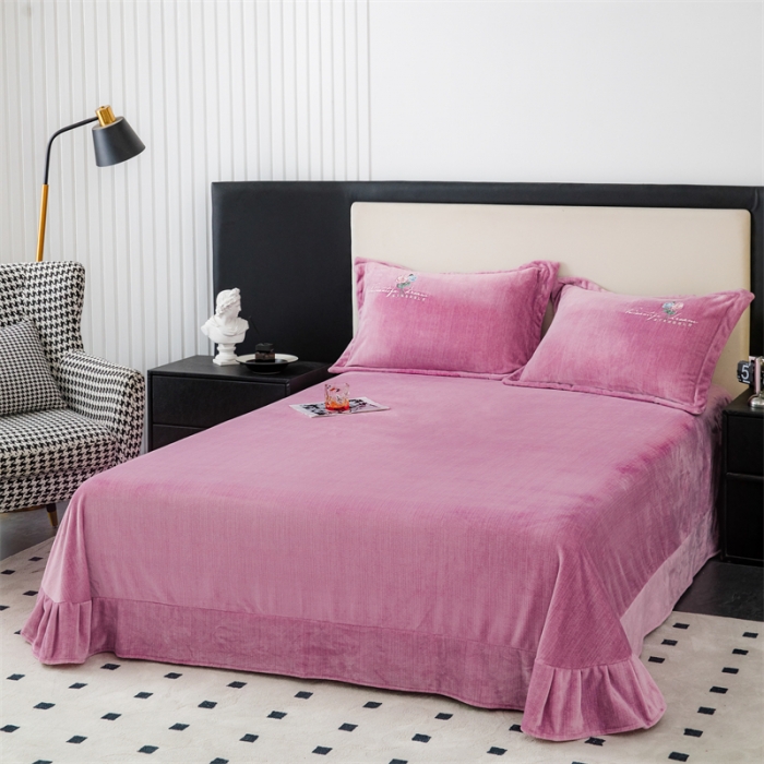 91家纺网 家纺一手货源 找家纺 新款230克纯色加厚肌理纹牛奶绒单床单肌理纹绣花-紫色