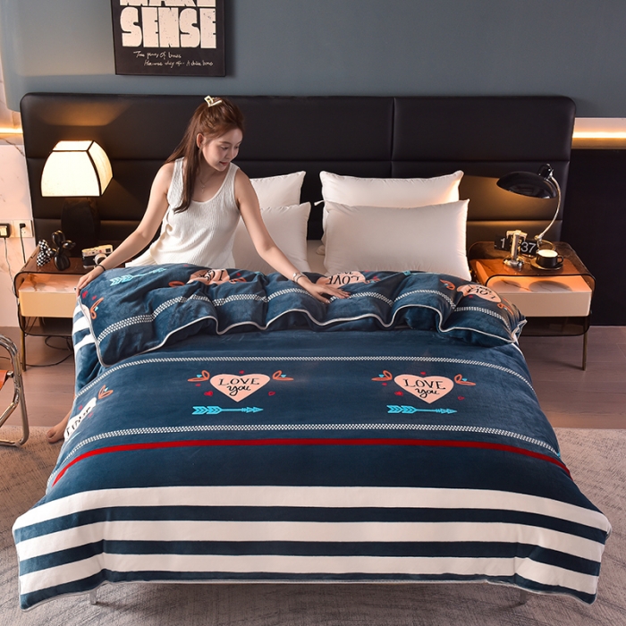 91家纺网 家纺一手货源 找家纺 芯诗曼2025新款8.5斤直播热款高克重牛奶绒法莱绒水晶金貂法莱绒四件套 爱心箭