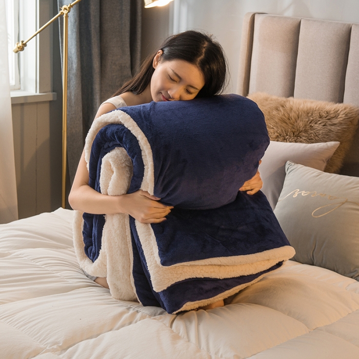 91家纺网 家纺一手货源 找家纺 简爱 2025新款法莱绒羊羔绒多功能被套毯 藏青