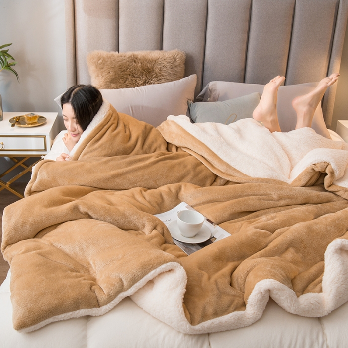 91家纺网 家纺一手货源 找家纺 简爱 2025新款法莱绒羊羔绒多功能被套毯 驼色