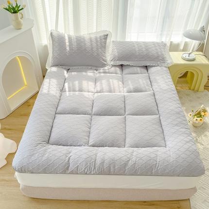 91家纺网 家纺一手货源 找家纺 （总）蓝冰家纺2024新款A类泡泡纱提花绗缝活性印染羽丝棉床笠床垫款