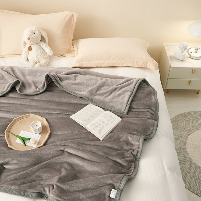 91家纺网 家纺一手货源 找家纺 肖恩毯业 2025新款纯色雪貂绒毛毯沙发盖毯午睡毯子 雪貂-灰色