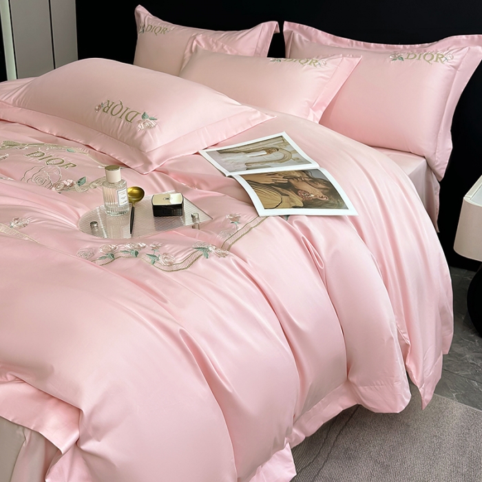 91家纺网 家纺一手货源 找家纺 秘密花园系列轻奢小香风纯棉刺绣长绒棉四件套 秘密花园-初夏粉