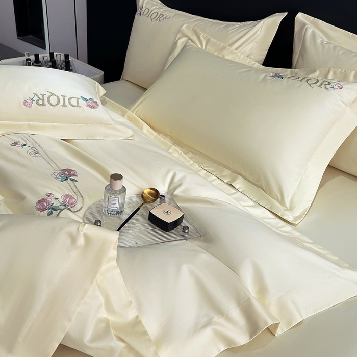 91家纺网 家纺一手货源 找家纺 2023秘密花园系列轻奢小香风纯棉刺绣长绒棉四件套 秘密花园-奶昔白