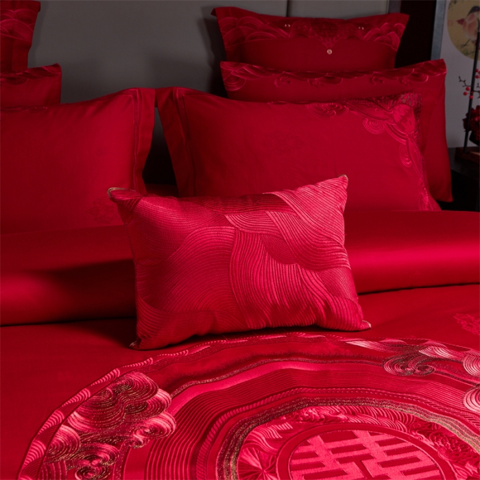 91家纺网 家纺一手货源 找家纺 宏羽纺 2023新款高支高密全棉贡缎提花婚庆套件 全棉情意绵绵-红