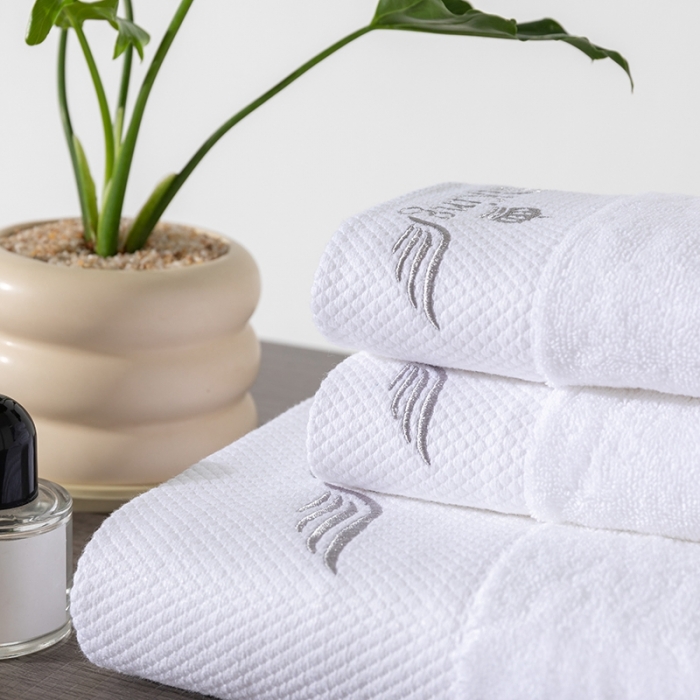 91家纺网 家纺一手货源 找家纺 2023新款全棉纯棉五星级酒店浴巾布草宾馆毛巾民宿铂金缎绣花面巾三件套