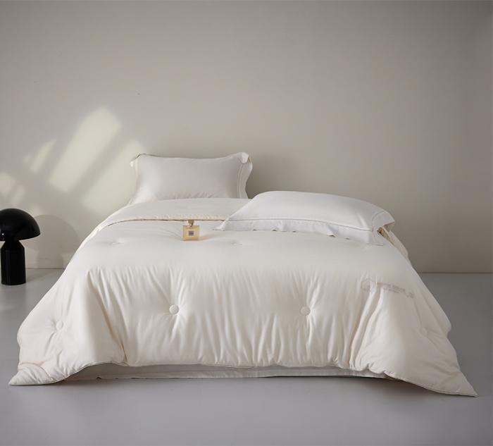 91家纺网 家纺一手货源 找家纺 纪梵茜家纺 高奢李官奇70%大豆被被子被芯-云端场景二