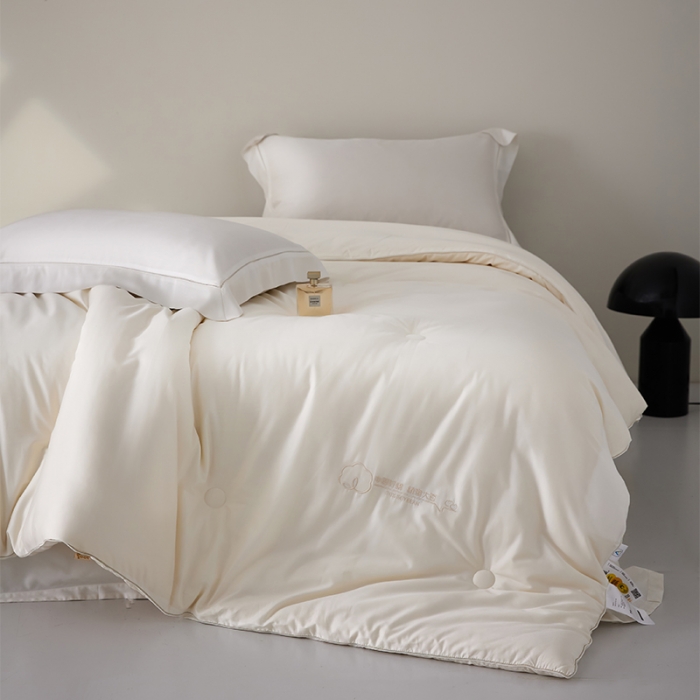 91家纺网 家纺一手货源 找家纺 纪梵茜家纺 高奢李官奇70%大豆被被子被芯-云端场景二