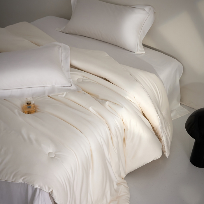 91家纺网 家纺一手货源 找家纺 纪梵茜家纺 高奢李官奇70%大豆被被子被芯-云端场景二