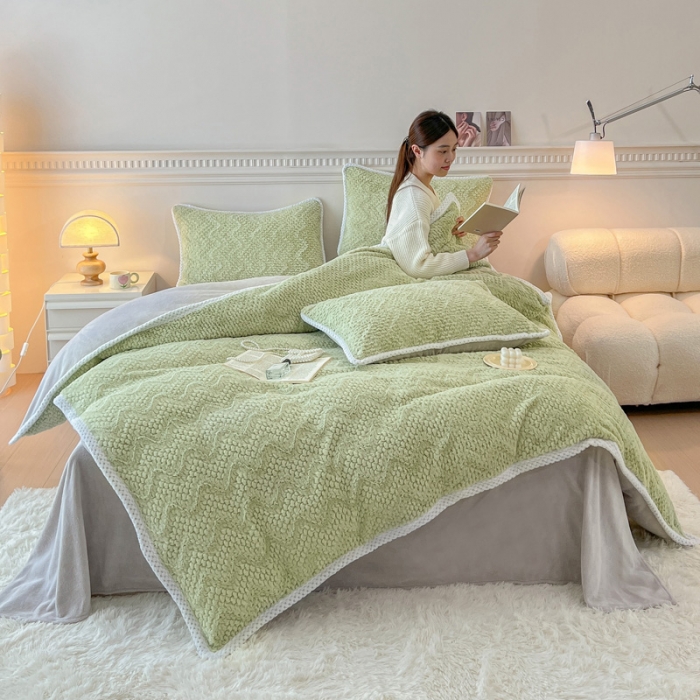 91家纺网 家纺一手货源 找家纺 菲儿家纺 2023新款小兔毛绒立体剪花四件套 小兔毛-波浪绿