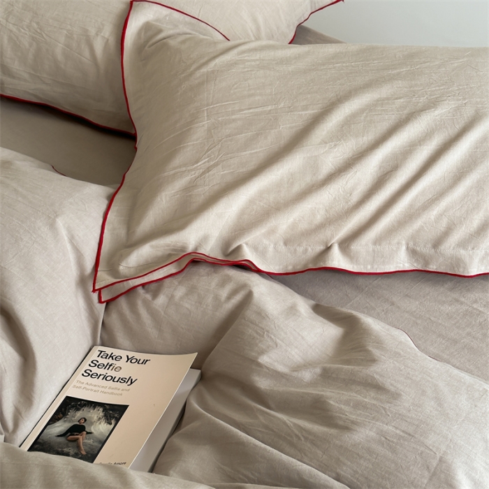 91家纺网 家纺一手货源 找家纺 云上 2023新款色织法式全棉水洗棉双层密拷边四件套 密拷深米-红边