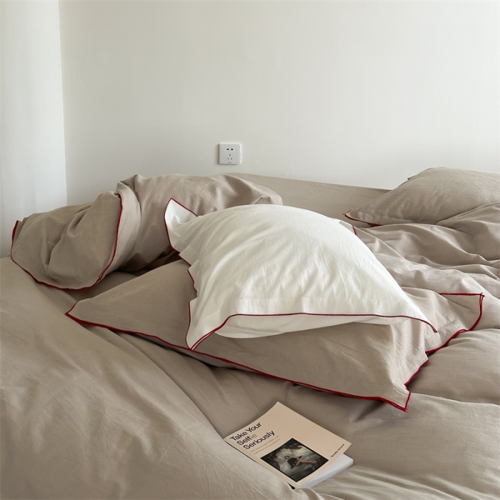 91家纺网 家纺一手货源 找家纺 云上 2023新款色织法式全棉水洗棉双层密拷边四件套 密拷深米-红边