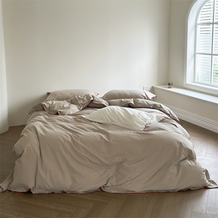 91家纺网 家纺一手货源 找家纺 云上 2023新款色织法式全棉水洗棉双层密拷边四件套 密拷深米-红边