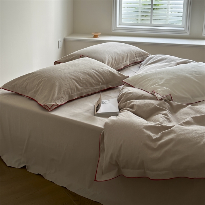 91家纺网 家纺一手货源 找家纺 云上 2023新款色织法式全棉水洗棉双层密拷边四件套 密拷深米-红边