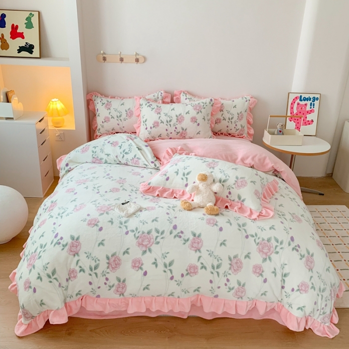 91家纺网 家纺一手货源 找家纺 吾欢心 2024新款韩版花边牛奶绒四件套 初恋蔷薇