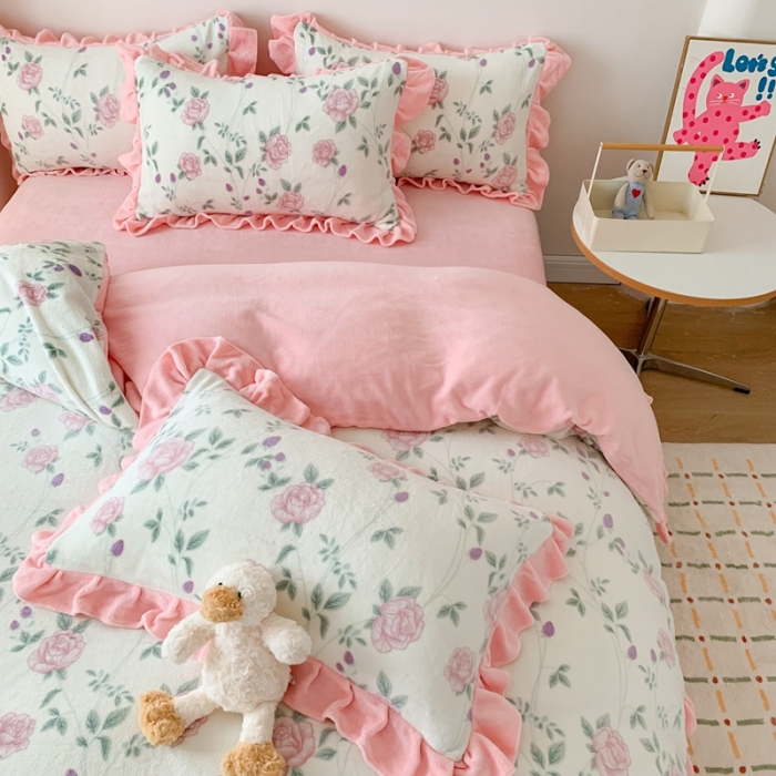 91家纺网 家纺一手货源 找家纺 吾欢心 2024新款韩版花边牛奶绒四件套 初恋蔷薇