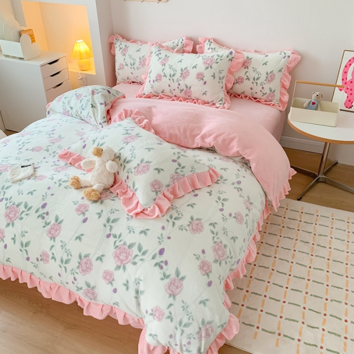 91家纺网 家纺一手货源 找家纺 吾欢心 2024新款韩版花边牛奶绒四件套 初恋蔷薇