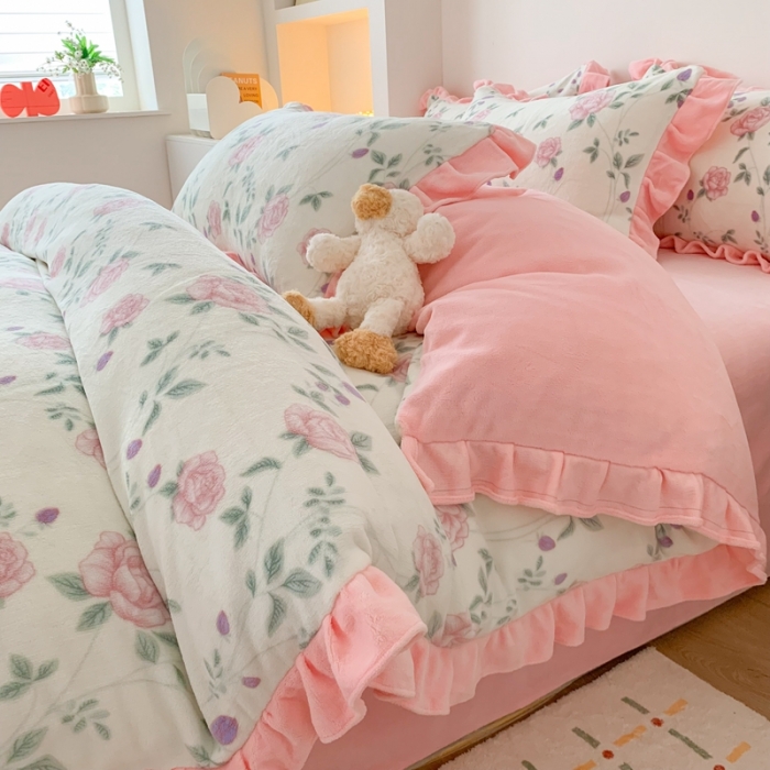 91家纺网 家纺一手货源 找家纺 吾欢心 2024新款韩版花边牛奶绒四件套 初恋蔷薇