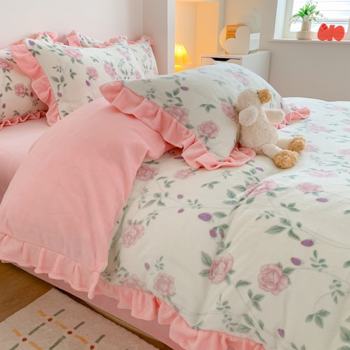 91家纺网 家纺一手货源 找家纺 吾欢心 2024新款韩版花边牛奶绒四件套 初恋蔷薇