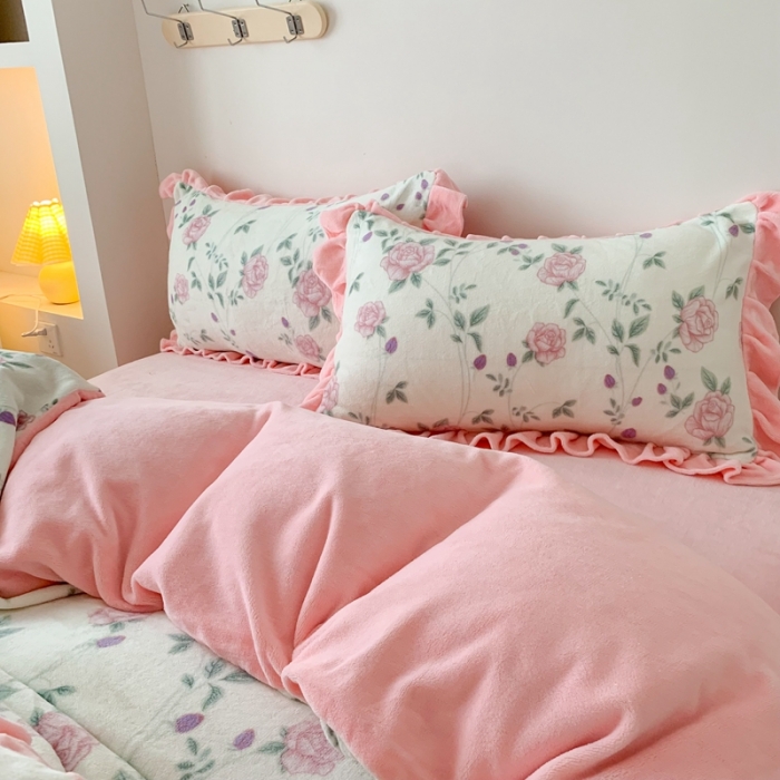 91家纺网 家纺一手货源 找家纺 吾欢心 2024新款韩版花边牛奶绒四件套 初恋蔷薇