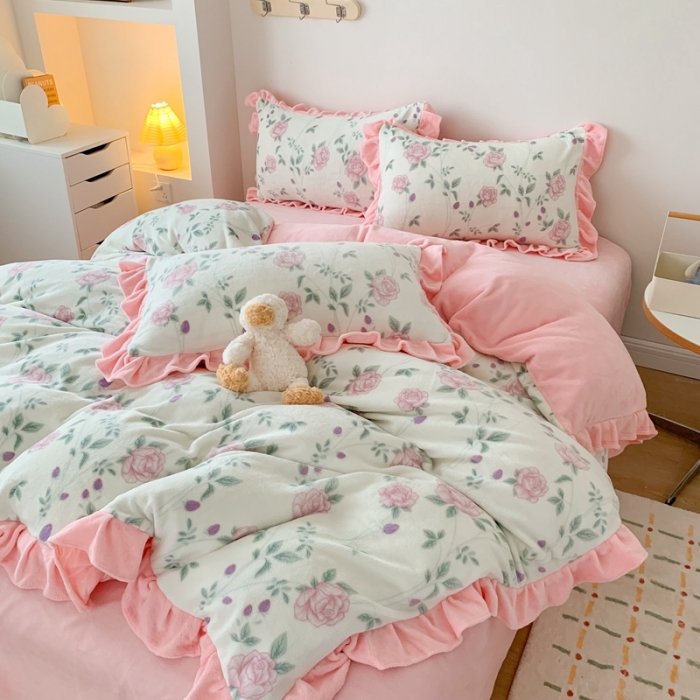 91家纺网 家纺一手货源 找家纺 吾欢心 2024新款韩版花边牛奶绒四件套 初恋蔷薇