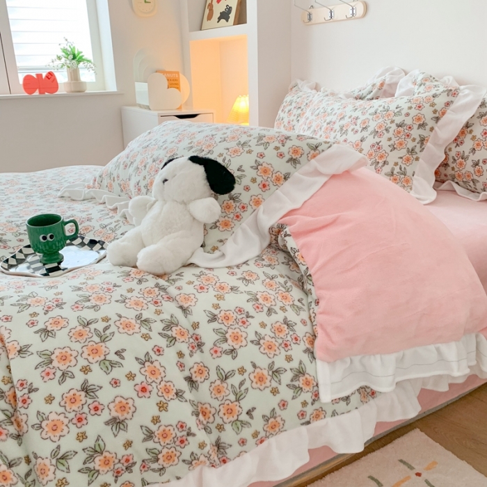 91家纺网 家纺一手货源 找家纺 吾欢心 2024新款韩版花边牛奶绒四件套 花野迷踪