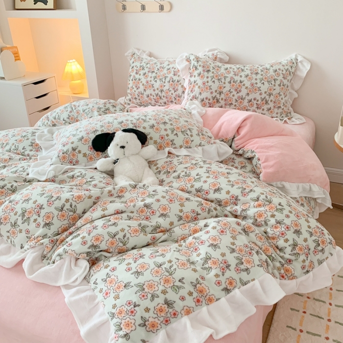 91家纺网 家纺一手货源 找家纺 吾欢心 2024新款韩版花边牛奶绒四件套 花野迷踪