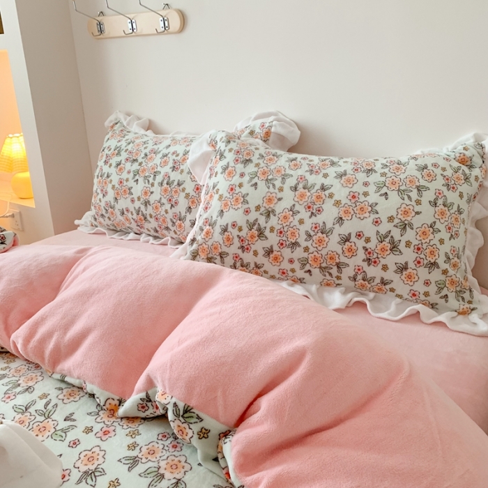 91家纺网 家纺一手货源 找家纺 吾欢心 2024新款韩版花边牛奶绒四件套 花野迷踪