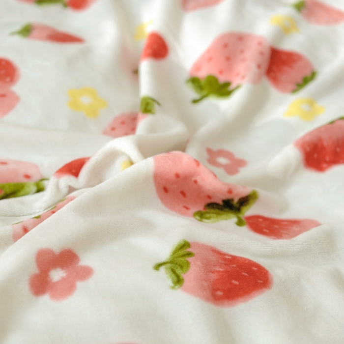 91家纺网 家纺一手货源 找家纺 百寐 2023新款加厚牛奶绒小清新可爱花卉卡通保暖学生三四件套 草莓派