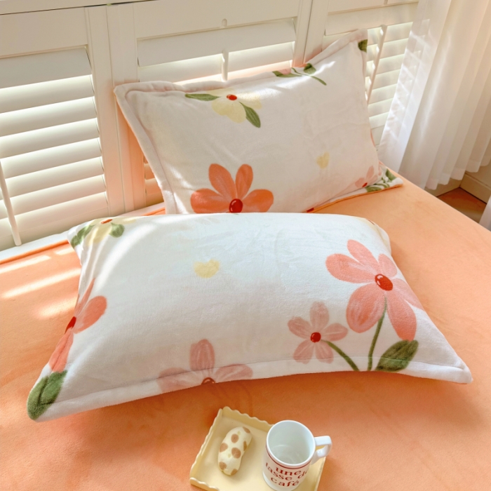 91家纺网 家纺一手货源 找家纺 百寐 2023新款加厚牛奶绒小清新可爱花卉卡通保暖学生三四件套 梦里花