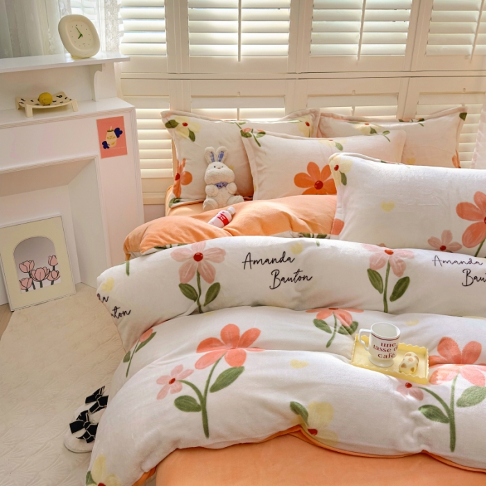 91家纺网 家纺一手货源 找家纺 百寐 2023新款加厚牛奶绒小清新可爱花卉卡通保暖学生三四件套 梦里花