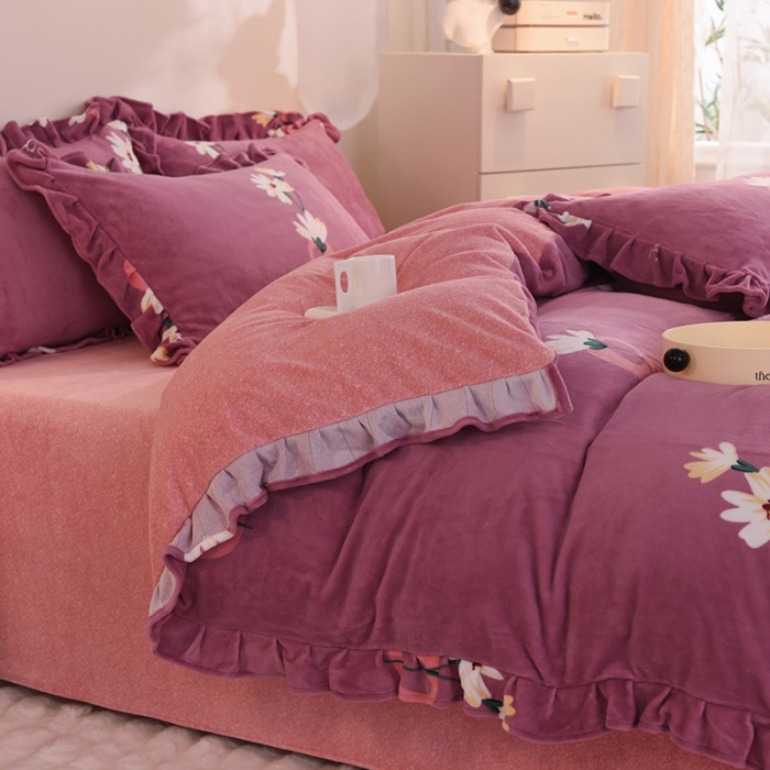 91家纺网 家纺一手货源 找家纺 甜之梦家纺 2025新款泥点绒印花四件套（任何尺寸都可定做） 穿越